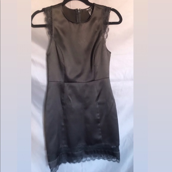 Black dress - Picture 4 of 4